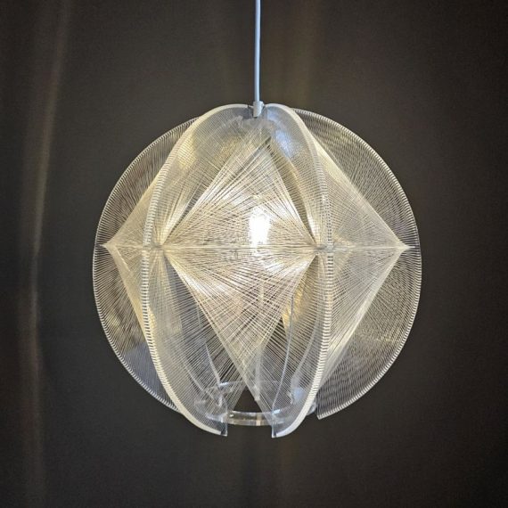 'Swag' Lamp van Paul Secon voor Sompex (gemerkt) - plexiglas met nylondraad - 2 kleine hoekjes van het plexiglas af bovenaan, valt niet op en verder in zeer goede staat - 40x40cm - € 480