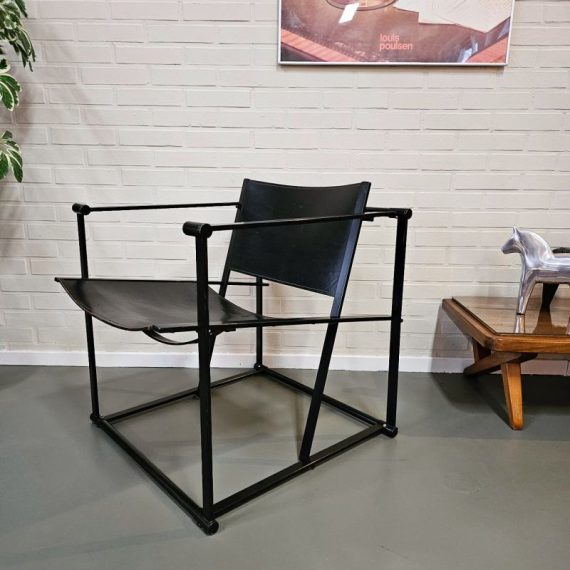 Kubus' Chair FM60 by Radboud van Beekum, voor Pastoe jaren 80 - zwart metaal met zwart leer - 68x61x68cm - in zeer goede vintage staat met lichte sporen van leeftijd - € 670